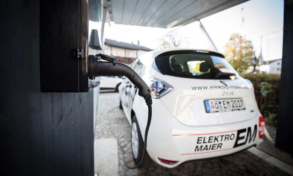 E Auto an Ladesaeule